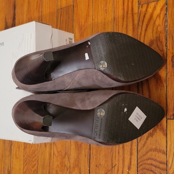 Banana Republic Suede booties. Western Witchy Boot‎